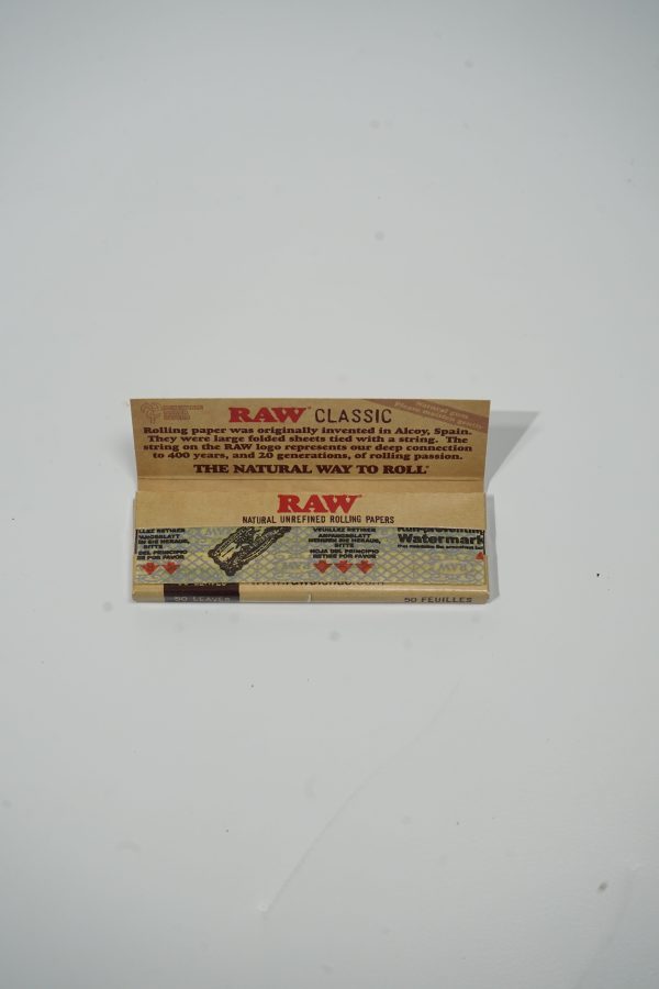 RAW Classic Natural Rolling Paper 1 1/4 (Medium Size - 79 mm)